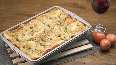 Just-Like Carrabba's Lasagna Recipe - Recipes.net Jamie Oliver Roasted Vegetables, Chicken Alfredo Lasagna Recipe, Roasted Vegetable Lasagna, Italian Dinners, Crock Pot Lasagna Recipe, Spinach Alfredo, Alfredo Lasagna, Fettuccine Alfredo Recipes, Breaded Chicken Breast