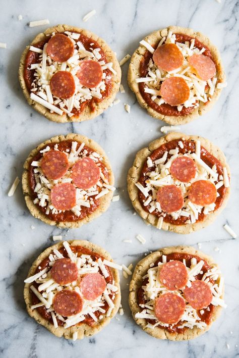 Homemade Pizza Lunchables, Diy Pizza Lunchables, Pizza Lunchable, Paleo Recipes Lunch, Staple Recipes, Gluten Free Meal Prep, Fed And Fit, Paleo Meal Prep, Gluten Free Meal Plan