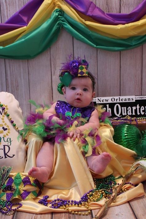 Mardi Gras Baby Photo Session Birthday Flowers By Month, Flowers By Month, Month Dresses, Mardi Gras Photos, Mardi Grad, Baby Hazel, Disney Bridal Showers, Baby Cake Smash, Monthly Pictures