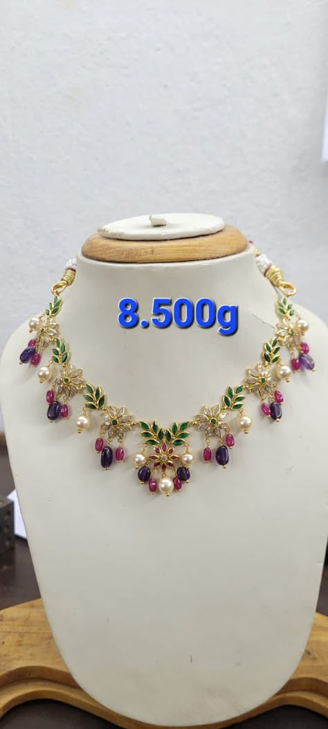 8grams Gold Necklace, 10grams Gold Necklace Designs, Durga Jewellery, Light Weight Gold Necklace, Gold Chocker Necklace, Short Gold Necklace, White Stone Necklace, Precious Stones Jewelry, Pretty Gold Necklaces