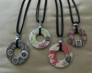 A few weeks ago I saw a post on Haley Dyer's blog that included an instructional tutorial on how to create some really fun necklaces using... Washer Crafts, Washer Jewelry, Hardware Jewelry, Homemade Jewelry, Cool Necklaces, Bijoux Diy, Jewelry Projects, Diy Necklace, Jewelry Tutorials