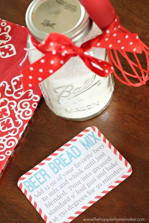 It’s almost embarrassing how easy and inexpensive this Beer Bread Mix in a Jar is, but it truly makes a great DIY gift idea when packaged up pretty with a printable recipe card! I thought of this gift Bread Mix In A Jar, Oktoberfest Crafts, Beer Bread Mix, Beer Bread Easy, Inexpensive Diy Gifts, Bread Gifts, Mix In A Jar, Beer Bread Recipe, Baskets Ideas