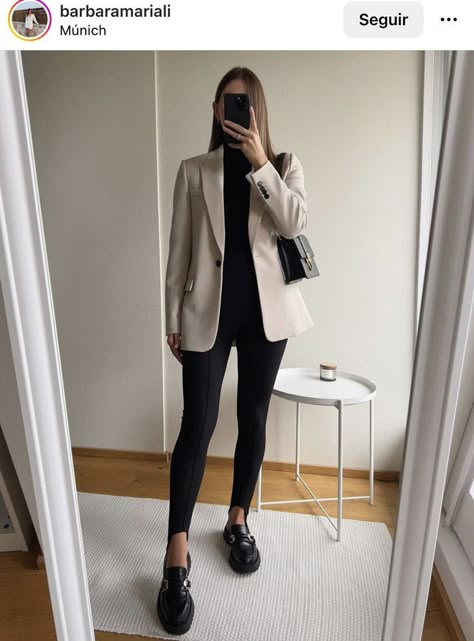 Business Outfits For Women, Black Loafers Outfit, Outfit Formal Mujer, Loafers For Women Outfit, Look Office, Loafers Outfit, Beige Blazer, Office Outfits Women, Business Casual Outfits For Work