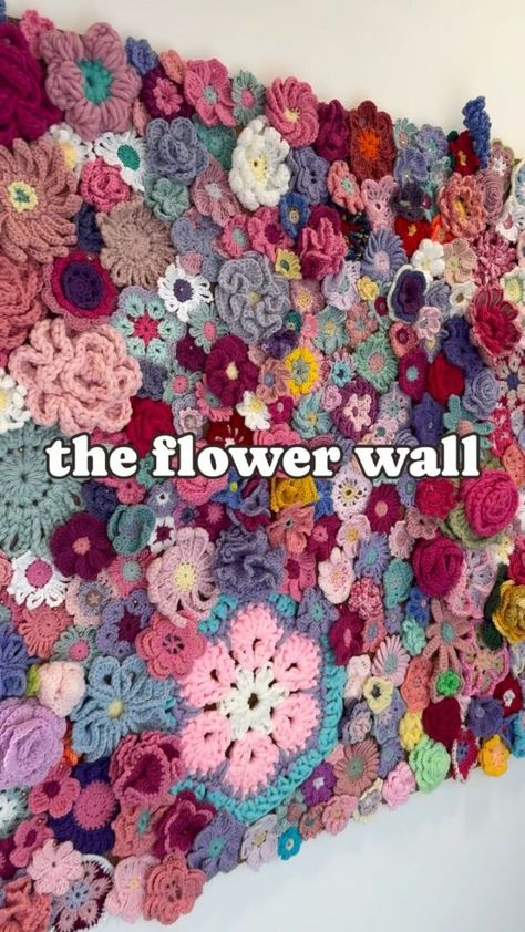 Flower Puff Crochet Pattern, Crochet 3d Flowers Free Pattern Granny Squares, Crochet Wall Decoration, Crochet Flower Blanket Granny Squares, Big Crochet Flower, Large Flower Granny Square, Textured Granny Square Crochet, Crochet Flower Blanket Patterns, Crochet Art Ideas