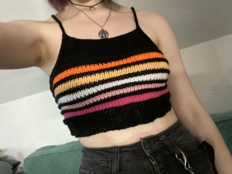 Bisexual Crochet Top, Lesbian Flag Clothes, Lesbian Flag Crochet Top, Crochet Lesbian Flag, Gay Crochet Ideas, Lgbtq Crochet Patterns, Lesbian Crochet Patterns, Crochet Pride Outfit, Crochet Pride Top