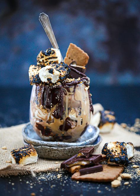 Coffee Ice Cream Sundae, Chocolate Sundae Aesthetic, Fancy Ice Cream Sundae, Fancy Ice Cream Desserts, Ice Cream Sundae Aesthetic, Sundae Aesthetic, Chocolate Ice Cream Sundae, Ice Cream Sundae Recipe, Fancy Ice Cream