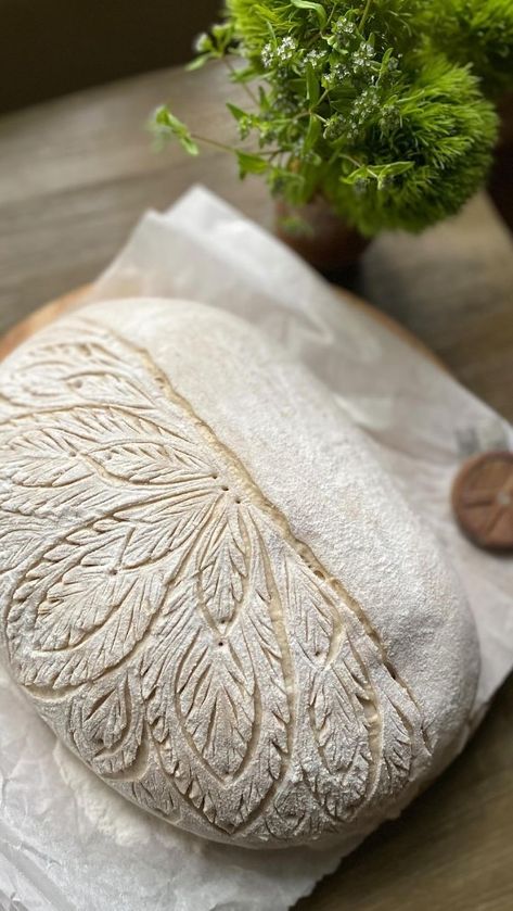 Flower Sourdough Scoring, Spring Sourdough Scoring, Floral Sourdough Scoring, Sourdough Bread Art, Sourdough Scoring Patterns, Sourdough Scoring Leaf, Sourdough Designs, Sourdough Scoring Patterns Round, Pretty Sourdough Scoring