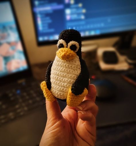 Linux Penguin, Penguin Crochet, Crochet Stuff, Penguins, Linux, Crochet Hats, Crochet, Hats, Quick Saves