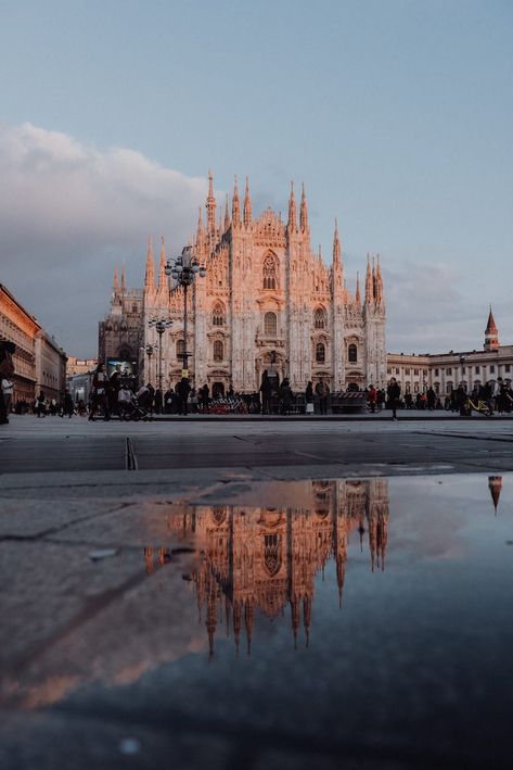 Milan Travel Guide, Italy Quotes, Duomo Milan, Milan Travel, Galleria Vittorio Emanuele Ii, Milan Cathedral, Things To Do In Italy, Cathedral Architecture, Como Italy