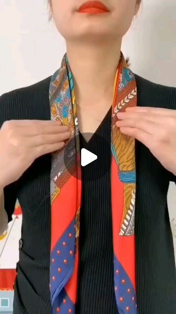 Simpul Dasi, Hairstyle Shorthair, Scarf Wearing Styles, Hairstyles School, Ways To Tie Scarves, Diy Fashion Scarf, Scarf Knots, Mode Tips, Women Scarves