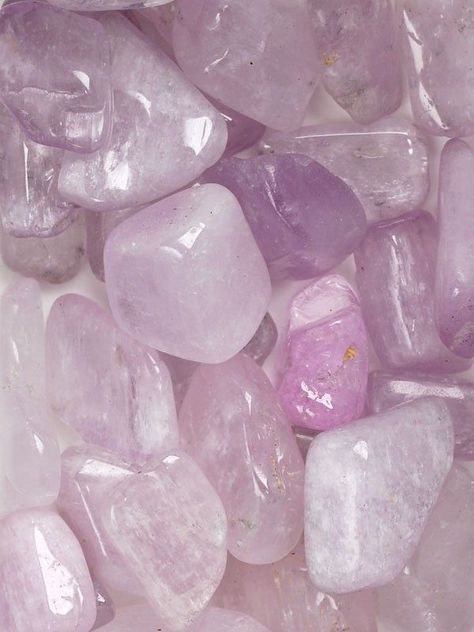 Lost Trust, Pink Wallpaper Ipad, Crystal Background, Goblincore Aesthetic, Crystal Vibes, Lavender Aesthetic, Crystal Aesthetic, Cool Rocks, Floating Charms