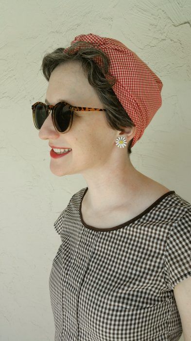 1940’s Headscarf DIY – Partners in Craft 1940s Headscarf, 1940 Hair, 1940s Hairstyles Short, Diy Head Scarf, Scarf Hairstyles Short, Vintage Headscarf, 1940s Costume, Scarf Aesthetic, Forties Fashion