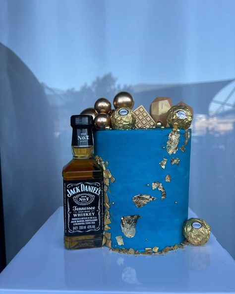 To Order Click on “Contact” in my bio Wozaaaa Saturday 🥃, we’ve got out bev lovers sorted. And yes, that’s actual alcohol inside 🤣🫢 Thank you Refilwe for choosing me to add sweetness to your brother’s birthday celebration Cake Specs Size : 5” Flavour : Moist Chocolate Type : Print Cake Jack Daniels Distillery, Choosing Me, Celebration Cake, Jack Daniel, Tennessee Whiskey, Celebration Cakes, Choose Me, Birthday Celebration, Cake