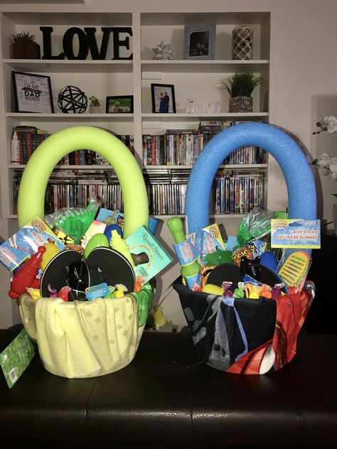 Pool/Beach themed Easter baskets I made this year! Pool Themed Easter Basket Ideas, Beach Theme Easter Basket, Themed Easter Baskets, Easter Basket Ideas For Teens, Creative Easter Basket Ideas, Basket Themes, Easter Balloons, Easter Basket Themes, Unique Easter Baskets