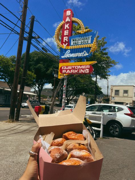 Leonard’s Bakery Hawaii, Leonards Bakery Oahu, Leonards Bakery, Hawaii Destinations, Hawaii Trip, Pacific Islands, Hawaii Vacation, Oahu Hawaii, Hawaii Travel