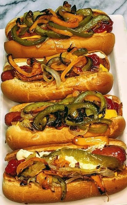 Street Hot Dogs Recipes, Loaded Hot Dogs, Fancy Hot Dogs, Hot Dogs Recipes, Gourmet Hot Dogs, Hot Dog Recipes, Chapati, Food Recepie, Dog Recipes