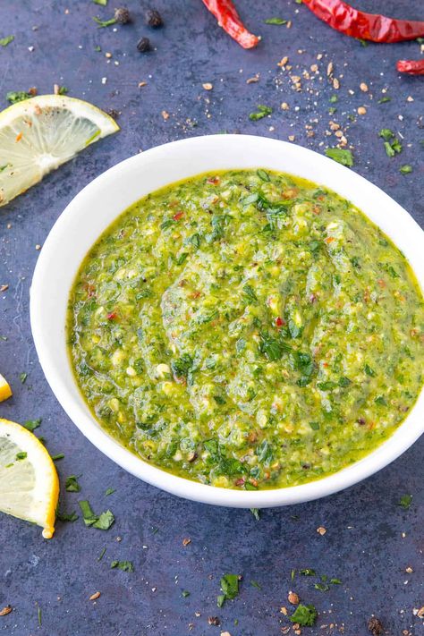 Zhug Recipe, Green Chili Sauce Recipe, Green Hot Sauce, Green Pepper Sauce, Green Chilli Sauce, Hot Sauce Recipe, Green Chili Sauce, Green Thai, Pepper Sauce Recipe