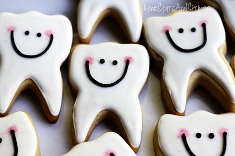 teeth shaped cookie | An opportunity recently arose to remedy that situation -- he lost his ... Medical Cookies, Shape Cookies, Teeth Shape, Shaped Cookies, Baking Business, Cookie Exchange, Fun Treats, Dental Hygiene, Cookie Art