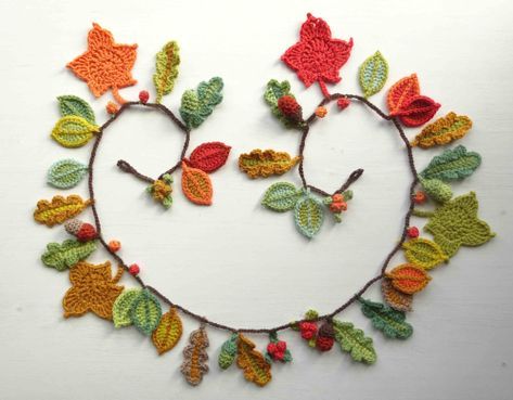 Attic24's beautiful autumn garland.... Love it Crochet Nature Garland, Crochet Autumn Garland, Crochet Fall Garland Patterns Free, Crochet Ivy Garland, Crochet Autumn Leaves, Fall Crochet Garland, Crochet Leaves Garland, Crochet Autumn Decor, Leaf Garland Crochet