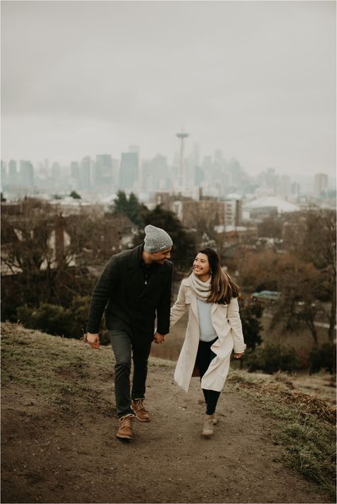 Kerry Park Seattle Photoshoot, Seattle Proposal, Seattle Photoshoot, Kerry Park Seattle, Seattle Outfits, Engagement Board, Fall Couple, Grad Pics, Surprise Proposal