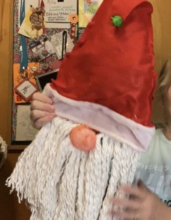 Mop Head Santa Instructions, Gnome Mop Head Diy, Mop Head Santa Diy, Dollar Tree Mop Head Crafts, Mop Head Gnomes, Mop Gnomes Diy, Mop Head Crafts Ideas, Mop Head Santa, Mop Gnome