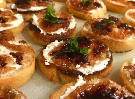 Fig Jam Crostini, Goat Cheese Fig Jam, Fig Crostini, Fig Appetizer, Crostini Recipe, Goat Cheese Crostini, Goat Cheese Appetizer, Crostini Appetizers, Crostini Recipes