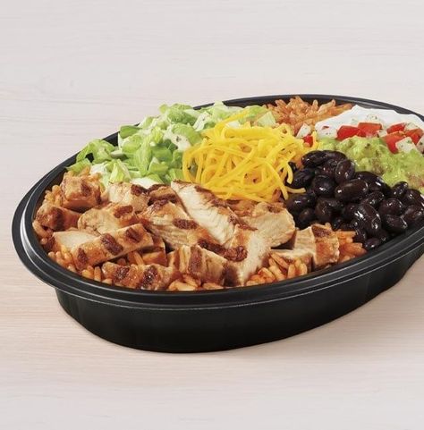 Complete nutrition information for Chicken Power Bowl from Taco Bell including calories, Weight Watchers points, ingredients and allergens. Taco Bell Power Bowl Recipe, Taco Bell Bowl, Power Bowl Recipe, Chicken Protein, Power Bowl, Protein Bowls, Power Bowls, Healthy Tacos, Fast Healthy Meals