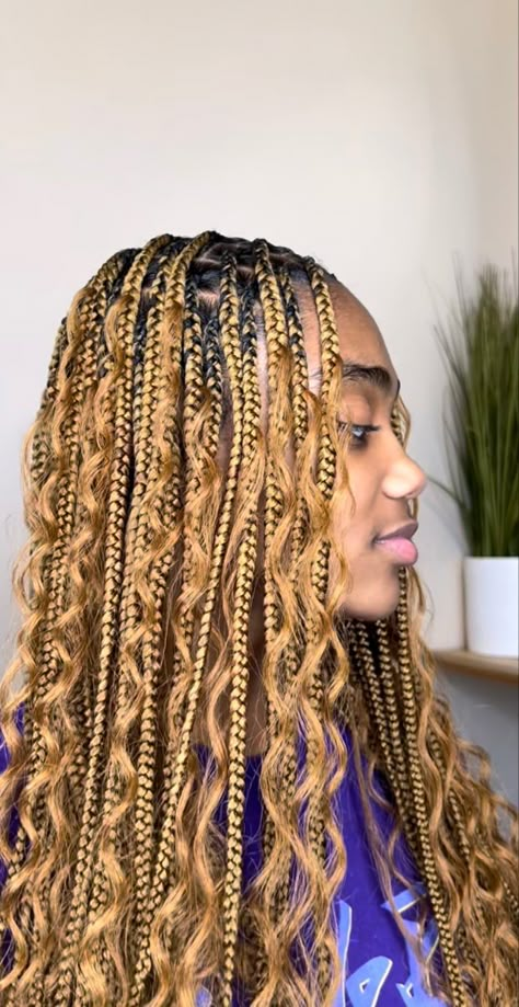 Color 30 Goddess Braids, Gold Braids For Black Women, Coloured Goddess Braids, Gold Goddess Braids, Golden Brown Braids, Colour 27 Braids, Brownie Highlights, Color 27 Braids, Godness Braids