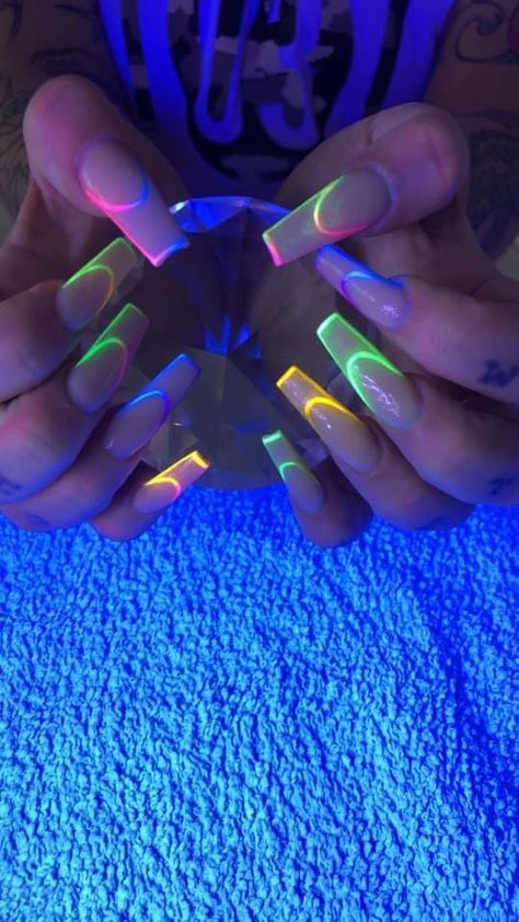 Nails For Rave, Black Light Nail Designs, Glow Party Nails, Neon Glow In The Dark Nails, Glow In Dark Nail Designs, Rave Nails Acrylic Festival, Neon Rave Nails, Glow In The Dark Nail Designs, Uv Nails Glow