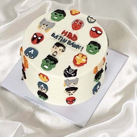 Marvel Cake Aesthetic, Marvel Birthday Cake Simple, Birthday Cake Marvel, Marvel Cakes, Marvel Birthday Cake, Avengers Cake, Marvel Cake, Korean Cake, Funny Birthday Cakes