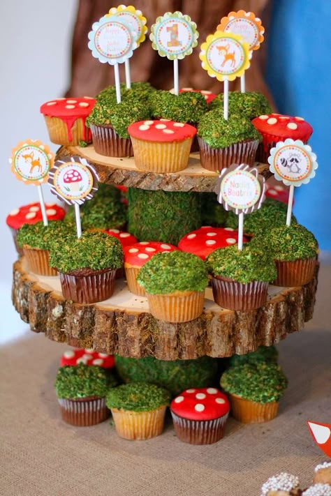 Forest Friends Birthday Party, Forest Baby Shower Ideas, Mushroom Cupcakes, Woodland Fairy Party, Forest Birthday Party, Enchanted Forest Party, Fairy Garden Birthday, Nature Party, Forest Baby Showers