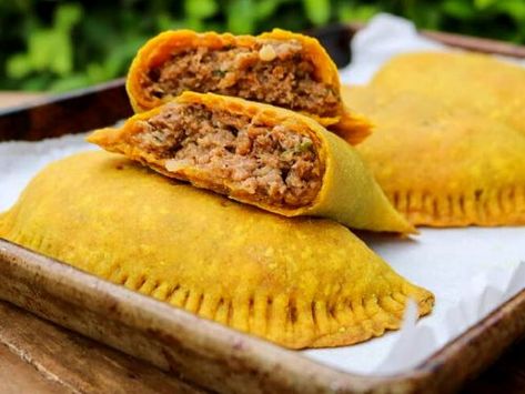 How to Make Vegan Jamaican Beef Patties - garden grub Beef Patty Dinner Ideas, Veggie Jamaican Patties, Jamaican Patties Recipe, Vegan Jamaican, Jamaican Patties, Beef Patties Recipes, Vegan Meat Recipe, Jamaican Beef Patties, Jamaican Patty