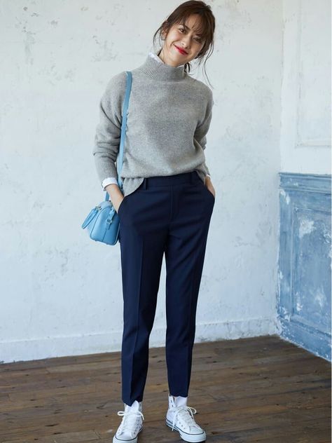 Uniqlo Women Outfit Summer, Uniqlo Women Outfit Casual, Uniqlo Lookbook, Uniqlo Women Outfit, Uniqlo Outfit, Japanese Fashion Women, Uniqlo Style, Work Outfits Frauen, Yeezy Outfit