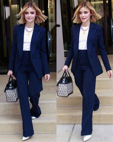 Blazer Graduation Outfit, Pinstripe Suit Women, Blue Suit Style, Blue Blazer Outfits For Women, Off Shoulder Evening Dress, Costume Noir, Tailored Clothes, Womens Suits Business, Blazer Jackets For Women