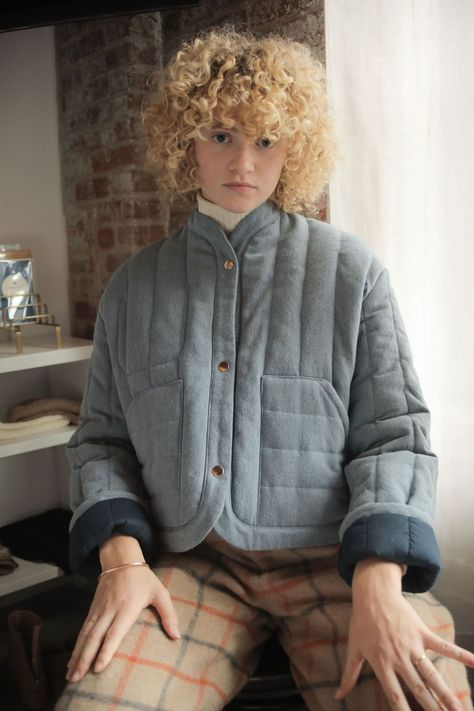 ff1418e8cc993fe8abcfe3ce2003e5c5desc50273125ri Quilted Clothes, Denim Projects, Winter Mode, Quilt Jacket, 가을 패션, Mode Inspiration, Quilted Jacket, Missoni, Curly Hair