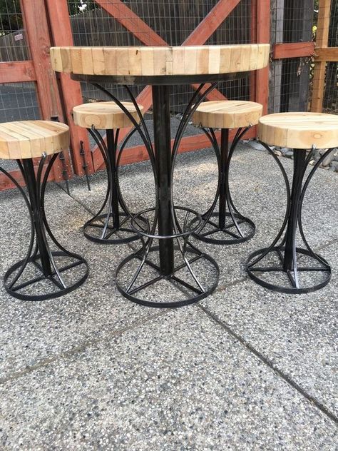 Round Bar Table Ideas, Weld Table, Mesa Bistro, Outdoor Patio Bar Sets, Welding Design, Bar Table And Stools, Outdoor Patio Bar, Bar Tables, Tables Kitchen