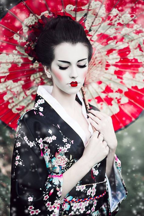 Woman wearing Geisha  Girl outfit Carnaval Make-up, Maquillage Halloween Simple, Geisha Makeup, Geisha Hair, Fantasy Make-up, Chinese Makeup, Surreal Portrait, Geisha Art, Japanese Geisha