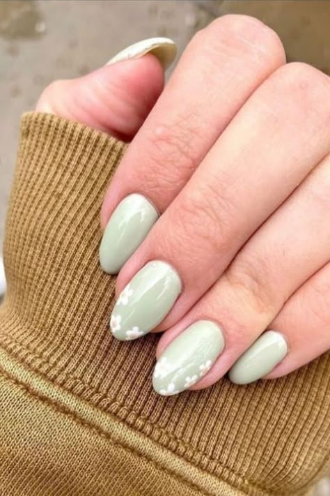 Almond Nails Pastel Green, Pastel Green Dip Nails, Pistachio Green Nails Design, Easter Green Nails, Bridesmaid Nails Green, Light Green Spring Nails, Pistachio Nails Design, Pistachio Nail Color, Green Easter Nails