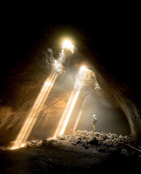 Skylight Cave, Oregon - Skylight cave is an isolated cave located northwest of Sisters, Oregon. A short ladder descends into the entrance pit leading into the cave. The cave is approximately 900 feet long. The three skylights appear as dangerous pits on the surface, but guide sunlight to the floor of the cave on the appointed hour.  #oregon #traveloregon #skylightcave #exploregon #cave Dungeon Ideas, Sisters Oregon, Dark Cave, Oregon Trail, Oregon Travel, Six Feet Under, 판타지 아트, Parkour, Alam Yang Indah