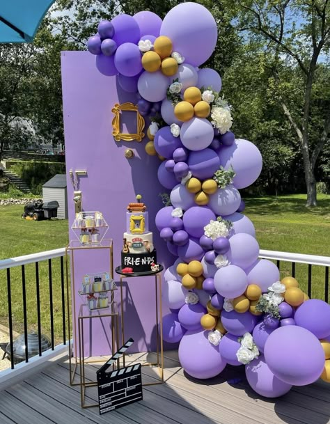 Friends Balloon Arch Friends Themed Balloon Arch, Friends Themed Sweet 16, Friends Theme Centerpiece Ideas, Friends Birthday Decorations, Friends Balloon Arch, Friends Design, 30 Birthday Party Themes, Birthday Party Friends, Friends Birthday Ideas