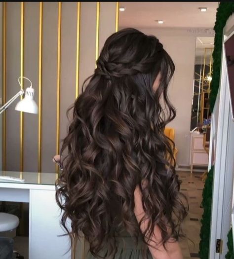 Wavy Hair For Party, Prom Hairstyles Accessories, Hairstyle For Closed Neck Dress, Ball Hair Down, Formal Hair To The Side, Ball Hairstyles Curly Hair, Graduation Hairdo With Cap, Prom Hair Dark Brown, Semi Formal Hair Ideas