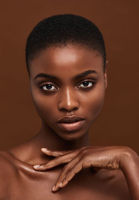 Styles For Short Afro Hair, Black Woman Skincare, Beauty Photoshoot Ideas, Icon Afro, Short Afro Hair, Afro Female, Female Portrait Poses, Dark Skin Models, Model Headshots