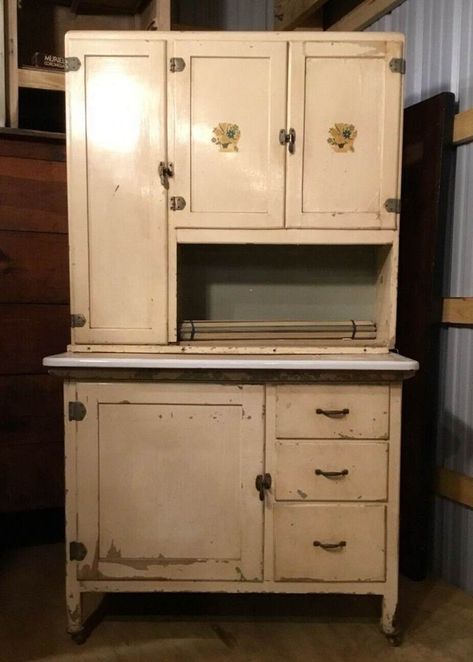 Antique Hoosier Cabinets Value and Identification Guide Refurbished Hoosier Cabinet, Antique Hoosier Cabinet Makeover, Hoosier Cabinet Ideas Farmhouse, Hoosier Cabinet Makeover, 1920s Kitchen Cabinets, Antique Hoosier Cabinet, 1920s Kitchen, Hoosier Cabinets, Redo Cabinets