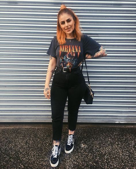 Trendy Punk Outfits, Outfit For A Rock Concert, Rocker Concert Outfit, Rock Gf Outfit, Alternative Rock Concert Outfit, Band Tshirt Outfit, Classy Punk, Rock Chic Outfits, Gemma Stafford