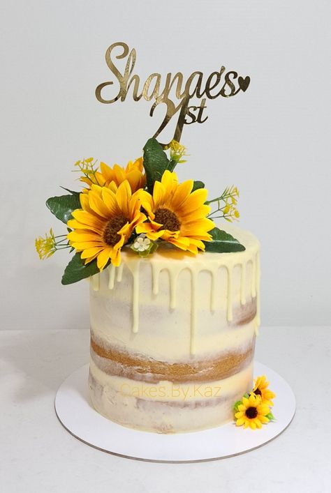 Sunflower Cake Design Simple, Sunflower Birthday Party Ideas For Women, Rustic Birthday Cake For Women, Birthday Cake With Sunflowers, Sunflower Cakes Ideas, Semi Naked Cake Birthday, Sunflower Cake Ideas, Sunflower Cake Birthday, Sunflower Theme Cake