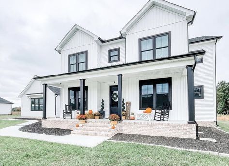 Black And White House, Farmhouse Style Exterior, House Upgrades, White Exterior Houses, Gorgeous Farmhouse, Light Brick, Dream Future, Brick And Wood, Front Steps