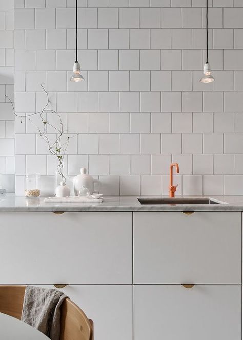 tile design Square Tile Pattern, Kitchen Credenza, Classy Kitchen, Modern Outdoor Kitchen, Kitchen Splashback, Tile Pattern, Square Tile, Outdoor Kitchen Design, Brickwork