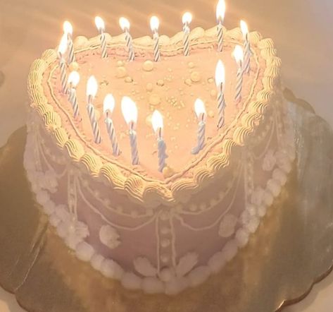 cake aesthetic Heart Bday Cake, Aesthetic Cake, Cake White, Bday Cake, Tea Light Candle, Tea Lights, Birthday Cake, Candles, Cake