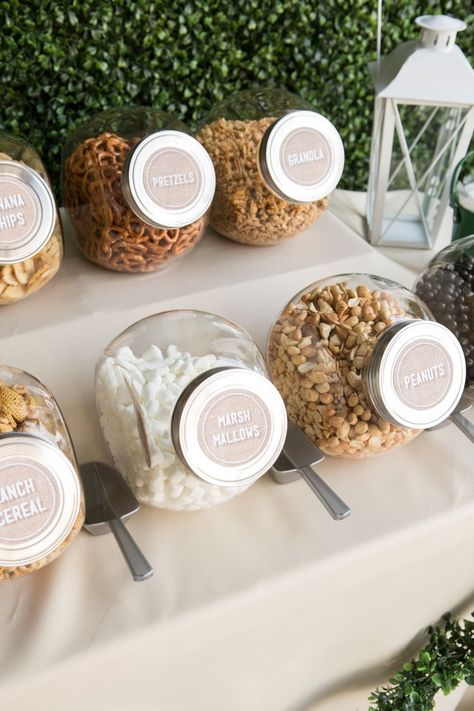 This is the cutest DIY trail mix bar we've ever seen! Wedding Trail Mix Bar, Trail Mix Buffet, Diy Trail Mix Bar, Wedding Snack Bar, Wedding Canapes, Trail Mix Bar, Resident Retention, Wedding Snacks, Baby Bar