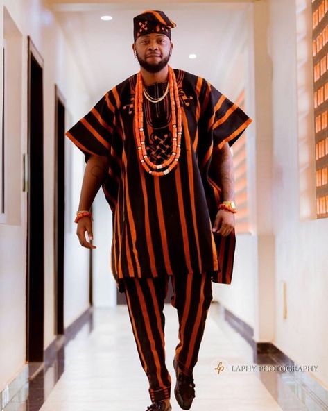 Groom Suit For Wedding, African Men Clothing, Dashiki For Men, Suit For Wedding, Costume Africain, African Wear Styles For Men, African Dresses Men, African Shirts For Men, Classic Outfit